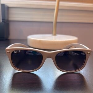 RAY-BAN New Wayfarer RB 2132  polarized lens sunglasses